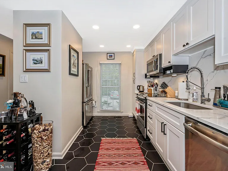 6402 Montrose Rd — Photo 18