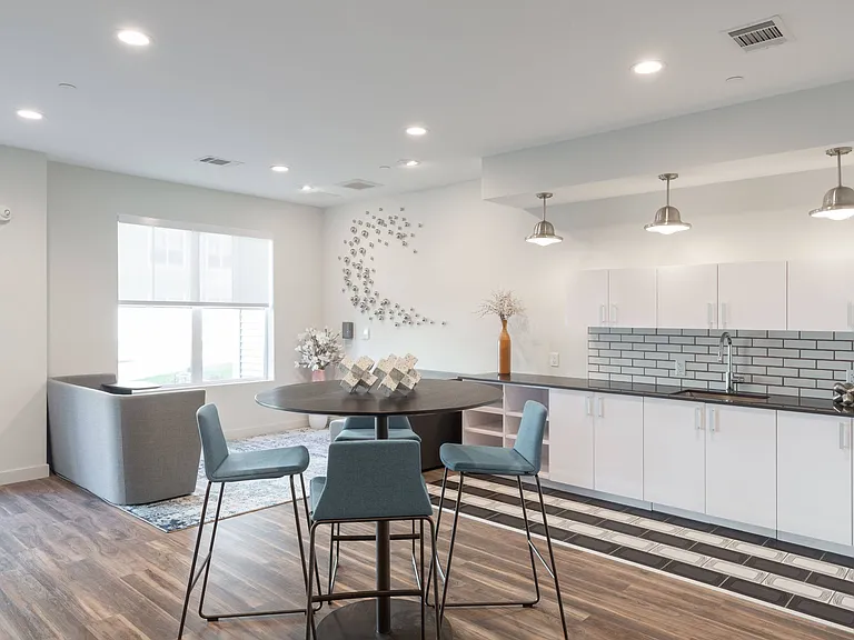 Clubhouse Work Bar