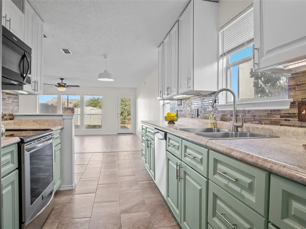 7544 Kings Trl, Fort Worth, TX 76133