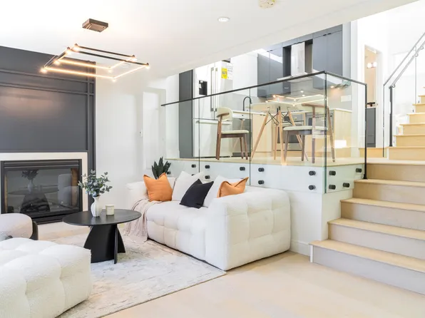 7355 Oak St, Vancouver, BC V6P 3Z2