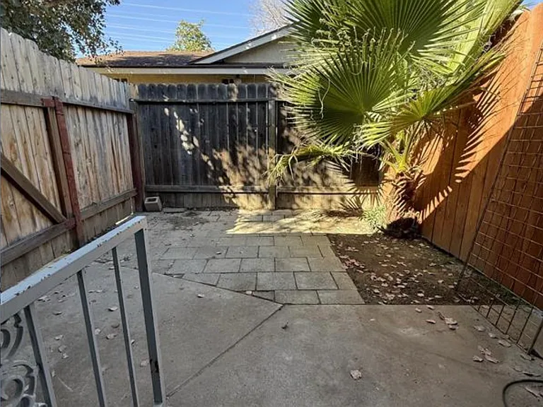 25948 Gardner St #B — Photo 8