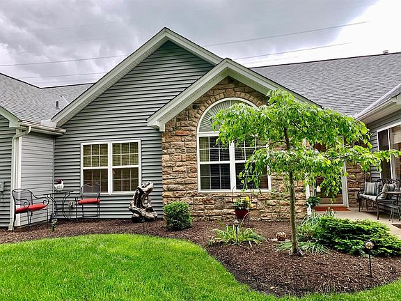 3rd image of 300 Saint Andrews Cir #300