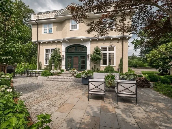 11 Thissell St #1, Beverly, MA 01915