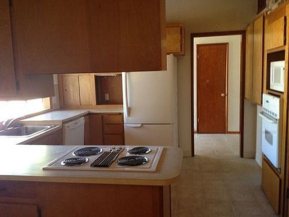 4th image of 1136 SE Oak St