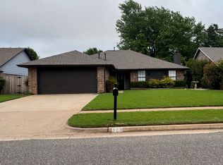 920 Countrywood Ln, Edmond, OK 73012