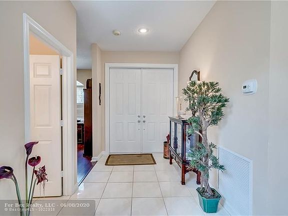 Home For Sale In Lennox Isles