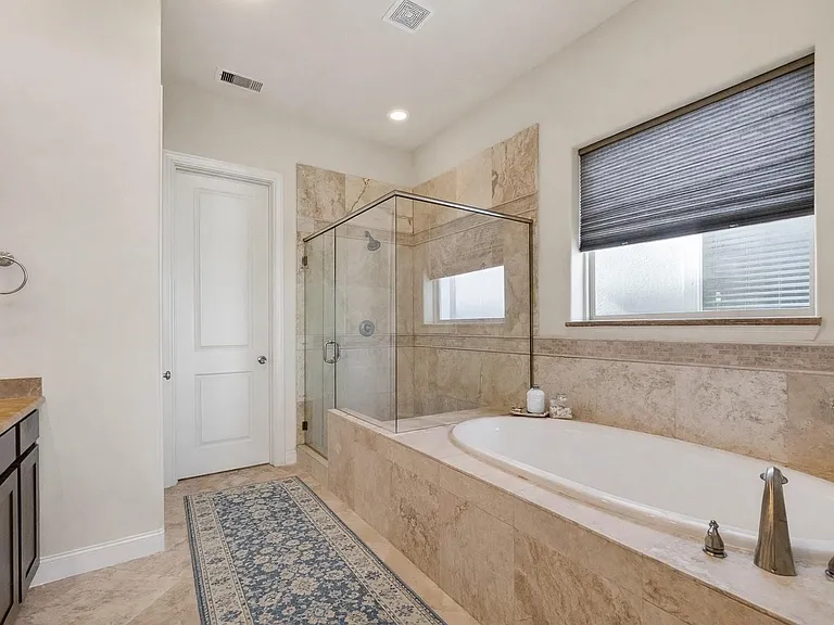 705 Delano St — Photo 30