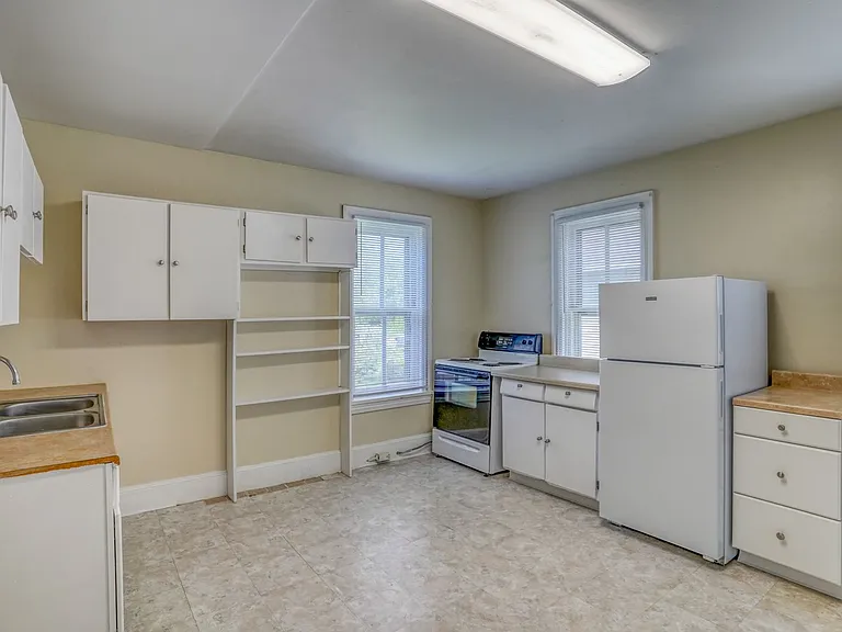132 W Mount Vernon St — Photo 3