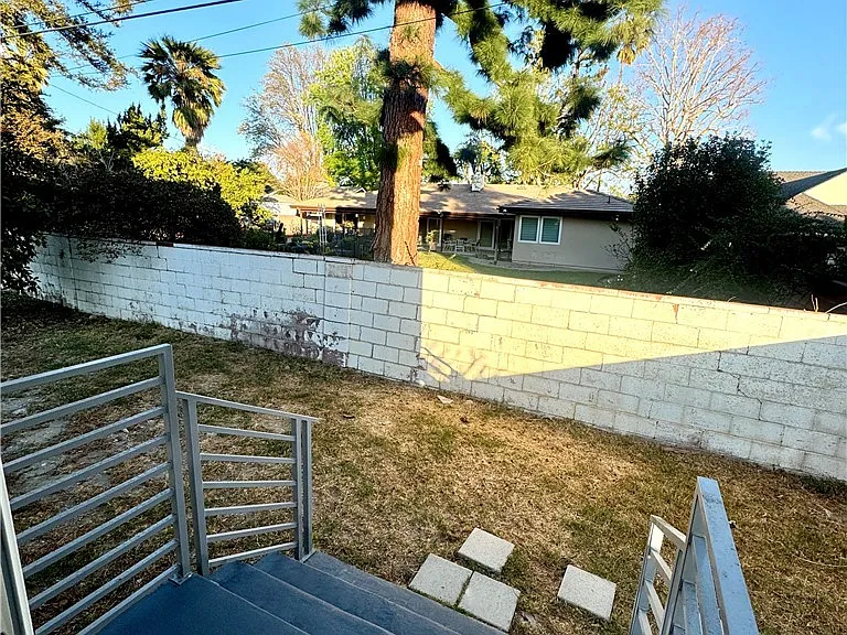 9318 Encino Ave — Photo 29