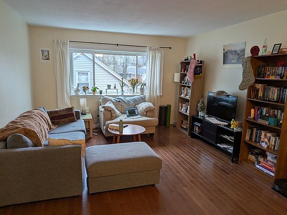 3rd image of 2 Larose Pl APT 16