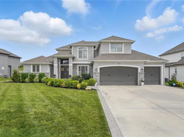 8833 N Crescent Ave, Kansas City, MO 64157