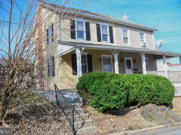 17 Dewey St, Mohnton, PA 19540