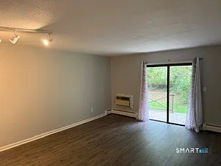 2 bed, 1.5 bath, 1006 sqft, $2,100 — Photo 3