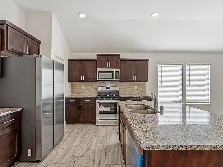 13745 Lago Vista Ave — Photo 16