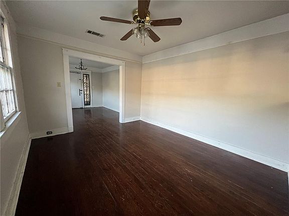3rd image of 1322 Hillary St
