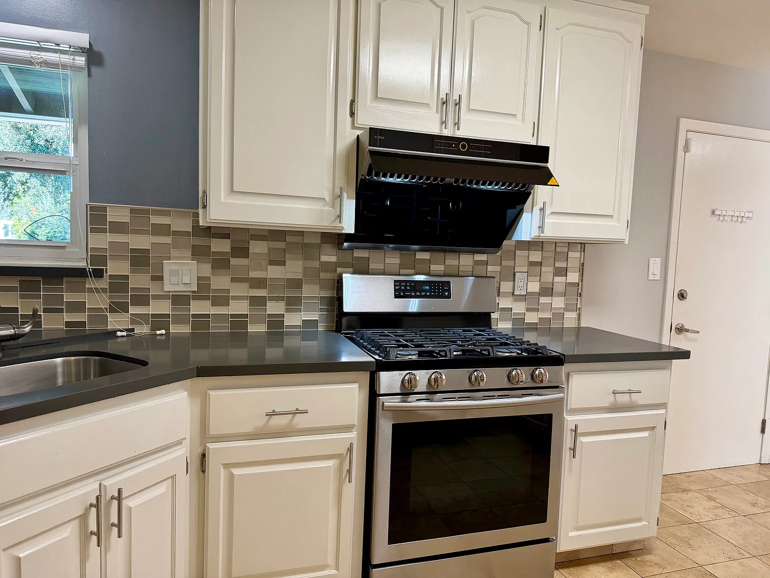 3 bed, 1250 sqft, $6,000 — Photo 4