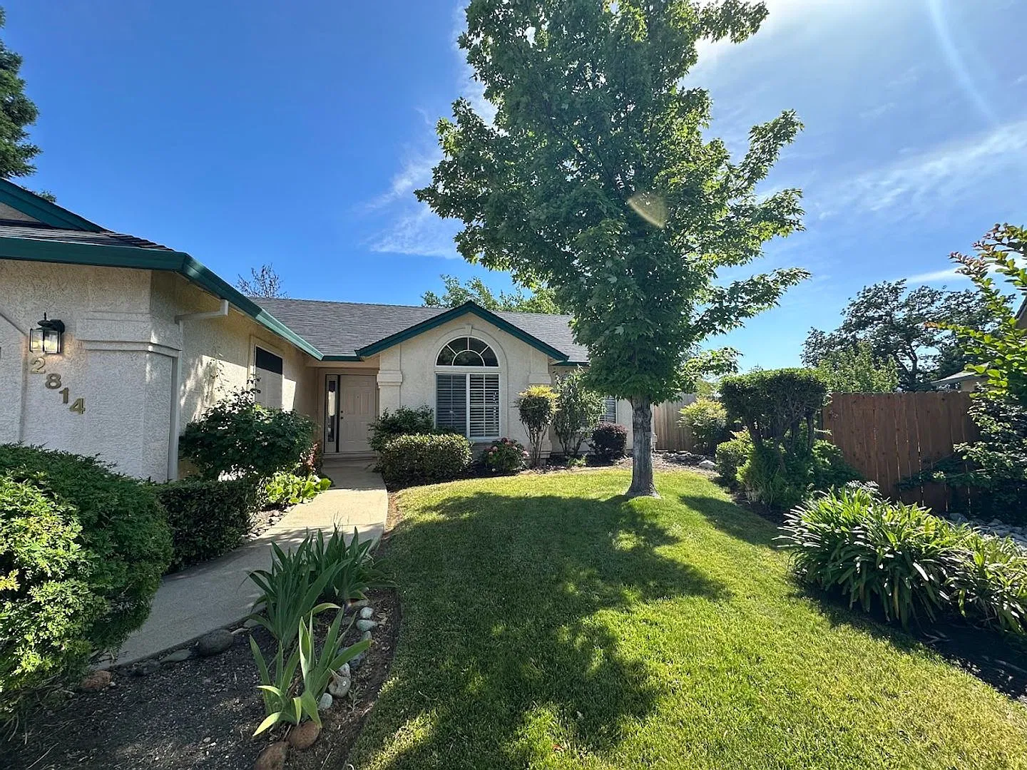 A Place to Call Home! 3 Bedrooms, Cozy Fireplace & Covered Patio! — Photo 1
