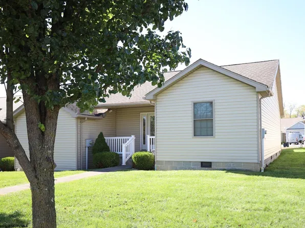 217 Edgewater Dr, Elkins, WV 26241