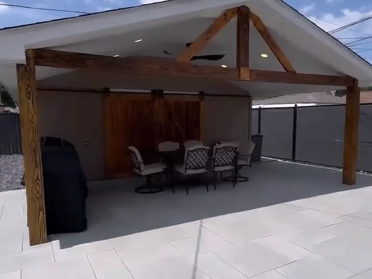 4634 S Kilpatrick Ave — Photo 2