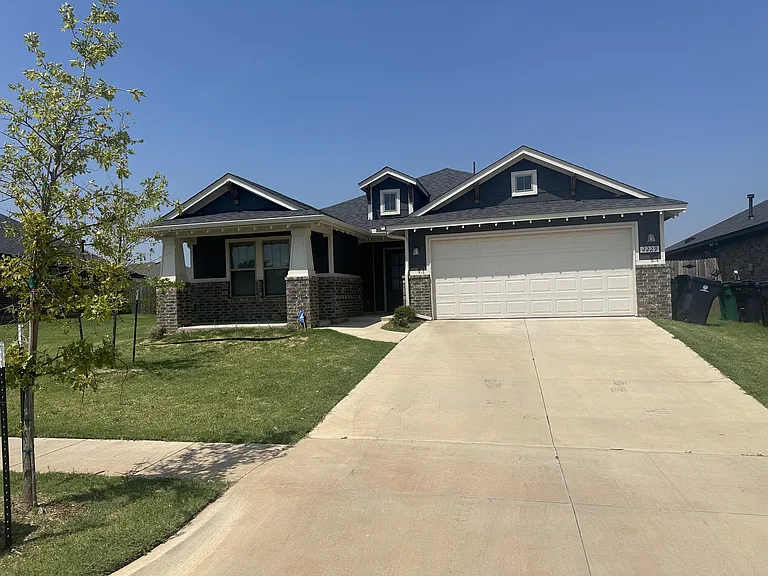 2229 Roca Dr — Photo 2