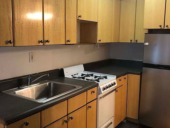 5th image of 530 W 47th St #1AB