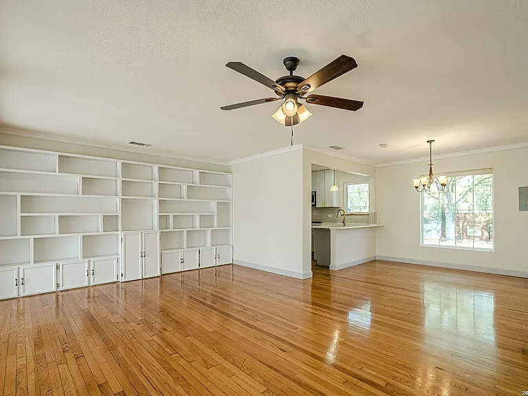 227 Devonshire Dr — Photo 8