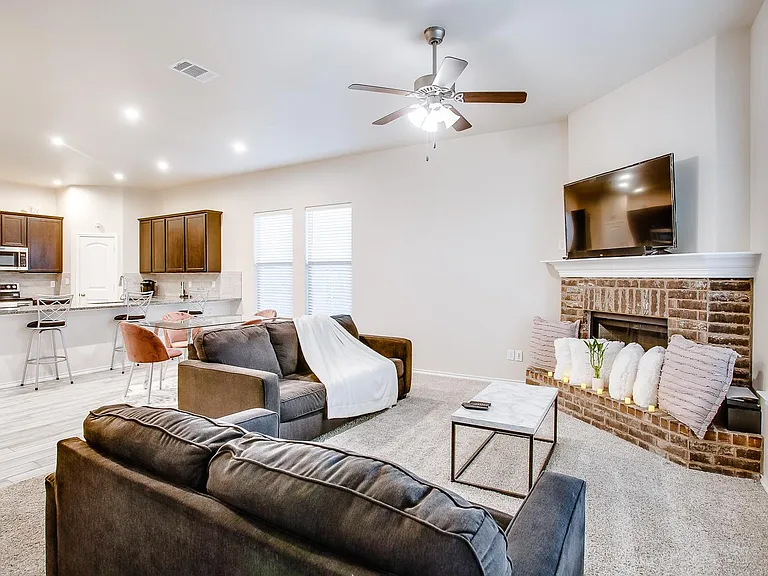 9905 Virginia Ave — Photo 6