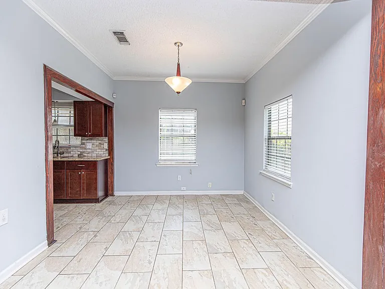 15558 Riverdale Ave E — Photo 10