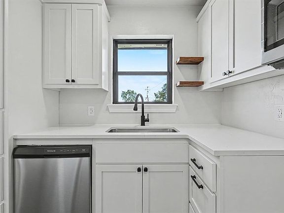 4th image of 420 Kevin Rd