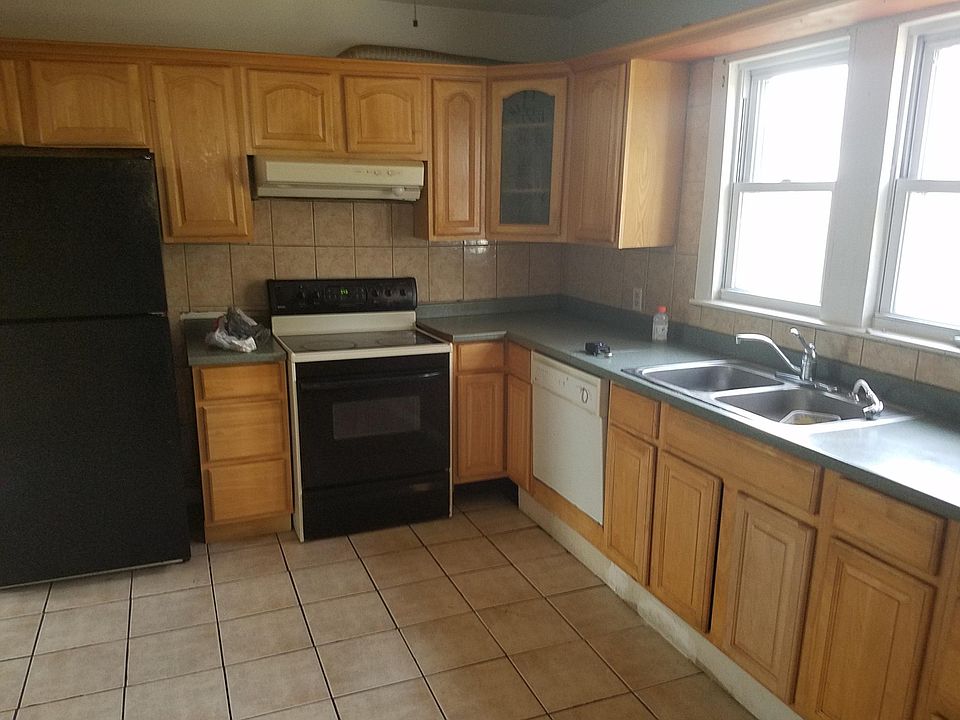 2nd image of 166 Academy Ave