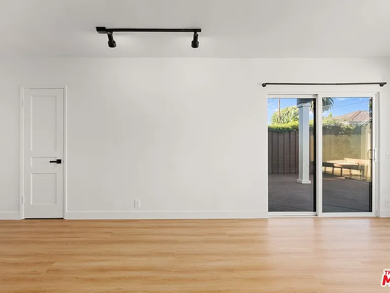 2522 Armacost Ave — Photo 24