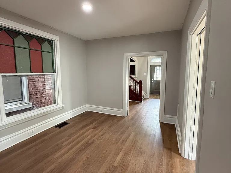 221 Pine St — Photo 4
