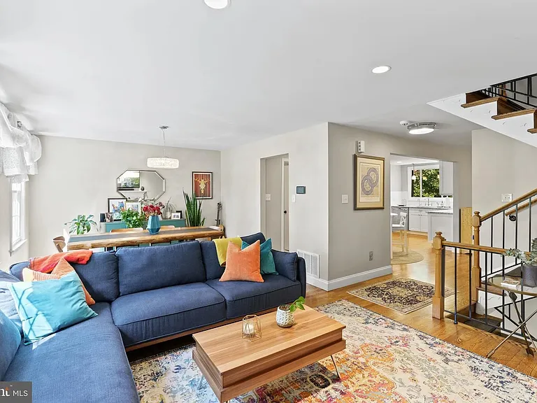 317 N Maple Ave — Photo 4
