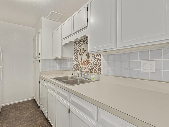 5th image of 5915 W Golden Ln