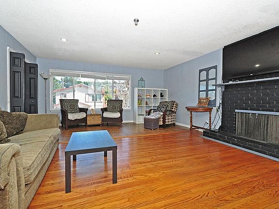 5th image of 3921 Moulton Dr