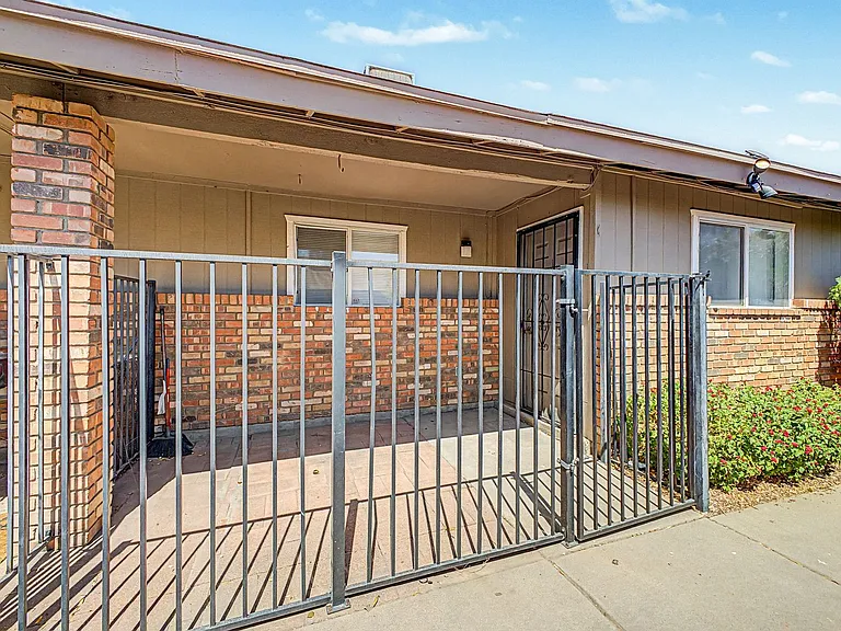 Beautiful Beck Ln Fourplex — Photo 30
