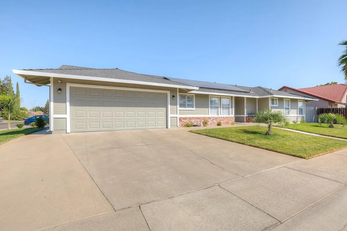 1750 Bay Ct photo 1