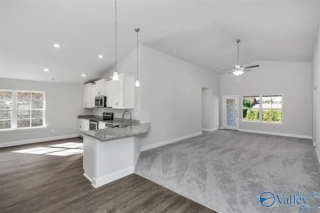 4 bed, 2.0 bath, 1850 sqft, $1,950 — Photo 4
