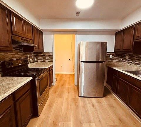 3rd image of 4617 Hardy Ct
