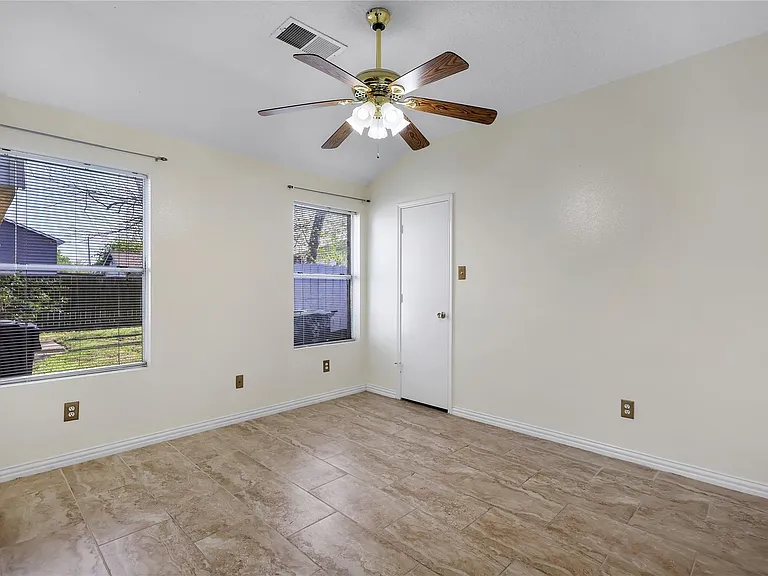 1117 Willersley Ln — Photo 9