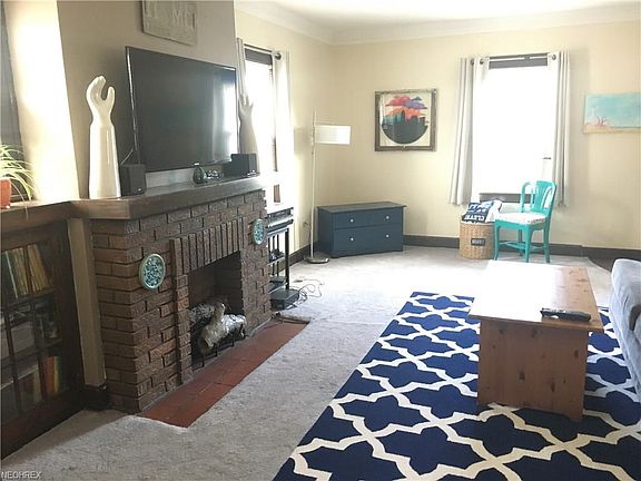 5th image of 14922 Esther Ave
