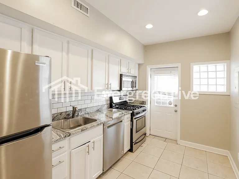 512 S Port St — Photo 11