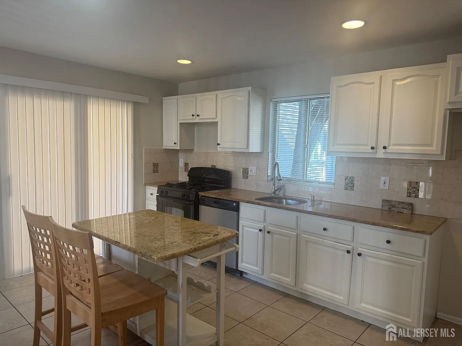 2 bed, 2.5 bath, 1604 sqft, $3,200 — Photo 4