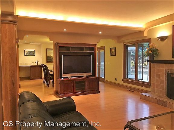 3rd image of 12750 Woodmont Dr