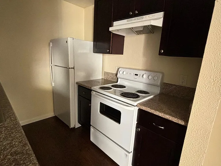 2573 Ulric St #8 — Photo 4