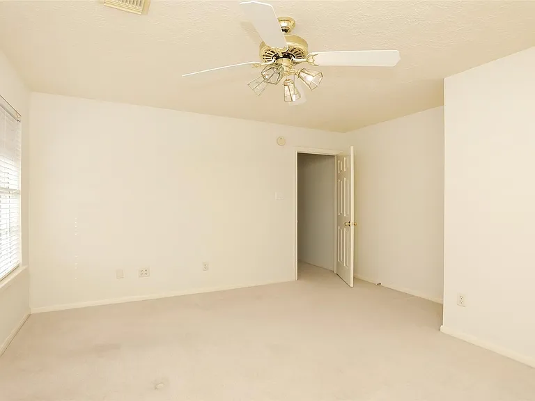 7502 Holly Court Est — Photo 34