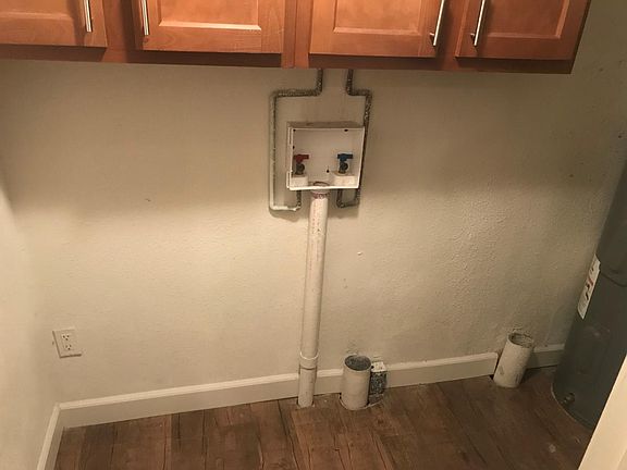 Utility Room with W/D Hookup