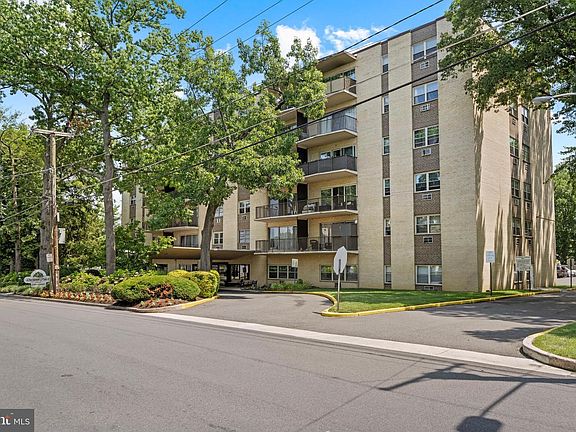 3rd image of 111 Chestnut Pl #608