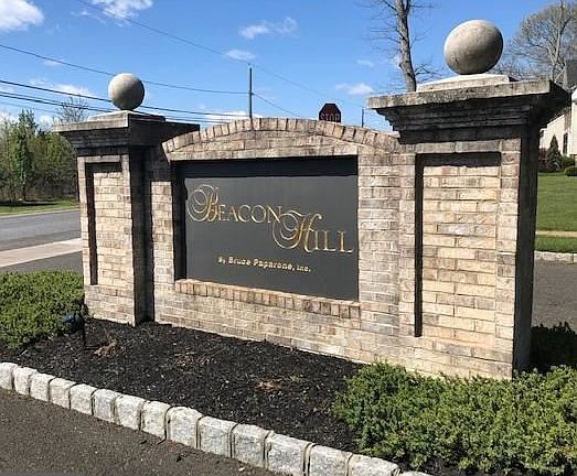 5th image of 12 Emerson Ln