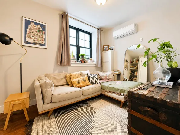 81 Carlton Avenue image 1 of 12
